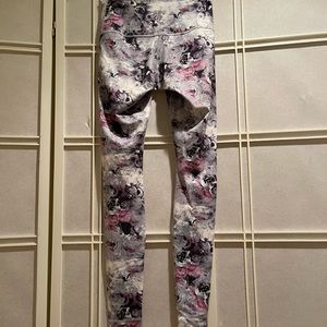 Vintage lululemon wunder under leggings with flower print